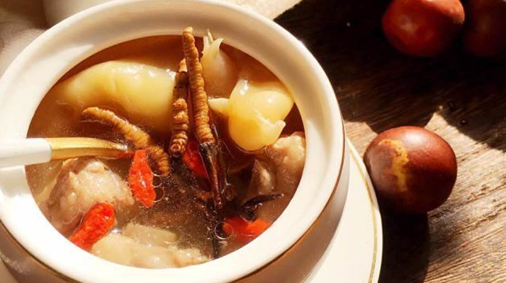 冬蟲夏草與什么泡水喝？養(yǎng)生搭配指南