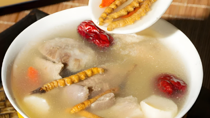 老人可以喝冬蟲(chóng)夏草茶嗎？科學(xué)飲用的養(yǎng)生指南