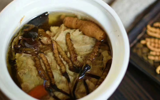 冬蟲夏草煲水喝，咱草原人就這么簡單整，營養(yǎng)不浪費