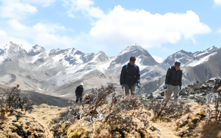  如何在保護生態(tài)環(huán)境的前提下合理利用冬蟲夏草資源？